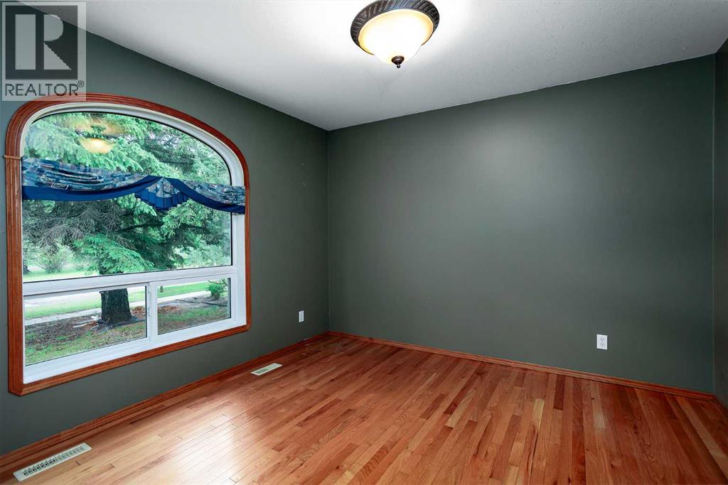5212 43 Avenue Property Photo 14
