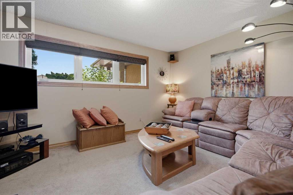 92 Mccullough Crescent Property Photo 34