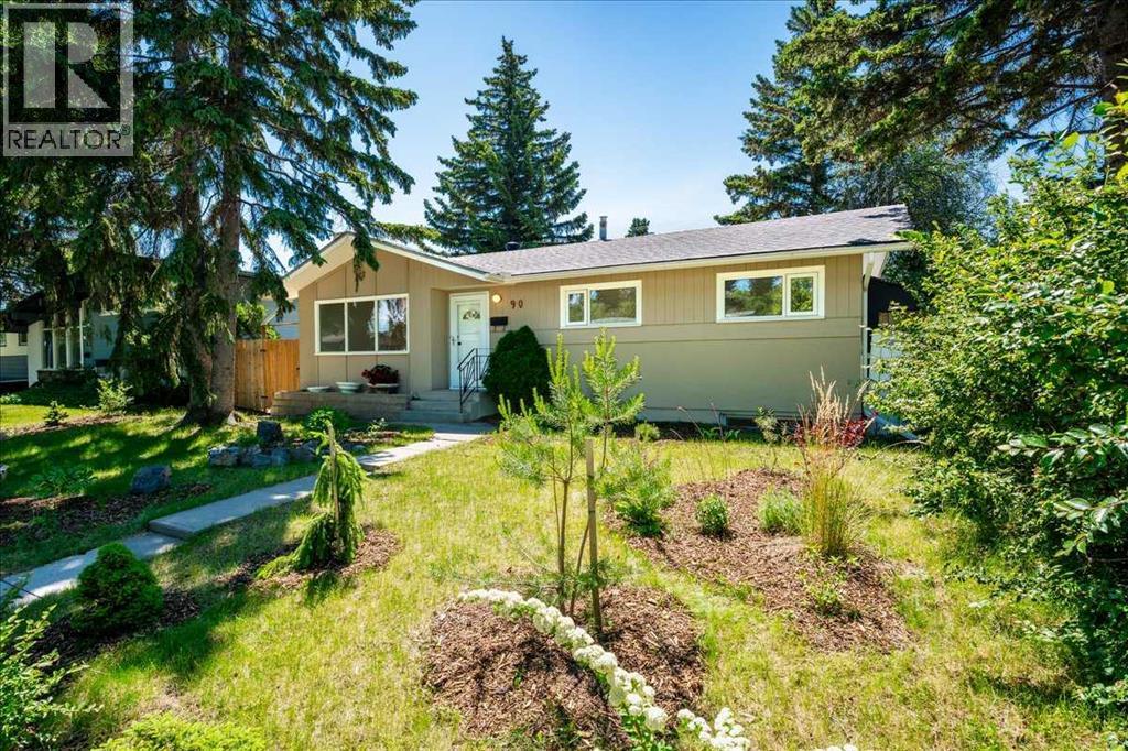 90 Armstrong Crescent Se Property Photo 3