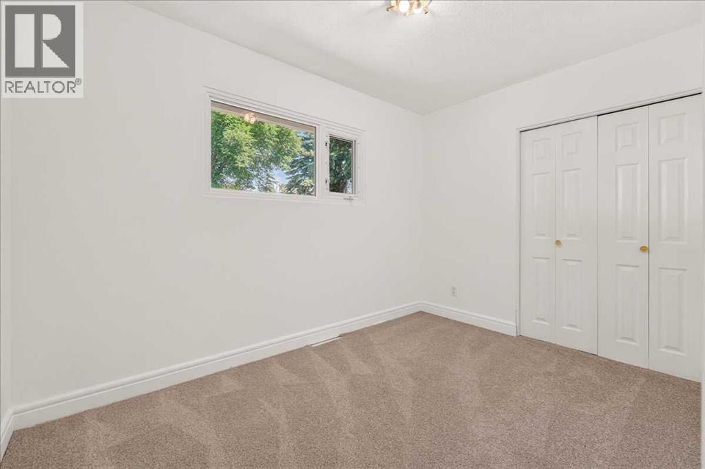 90 Armstrong Crescent Se Property Photo 18