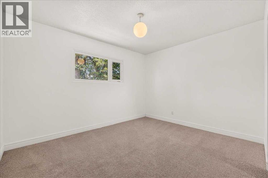 90 Armstrong Crescent Se Property Photo 19