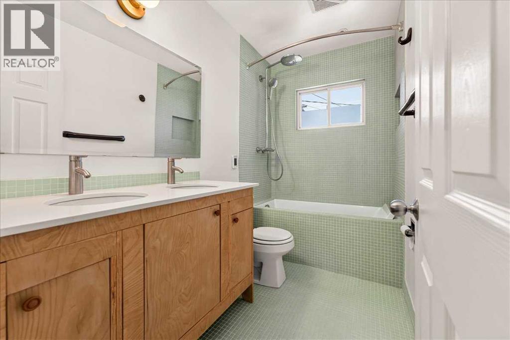 90 Armstrong Crescent Se Property Photo 20
