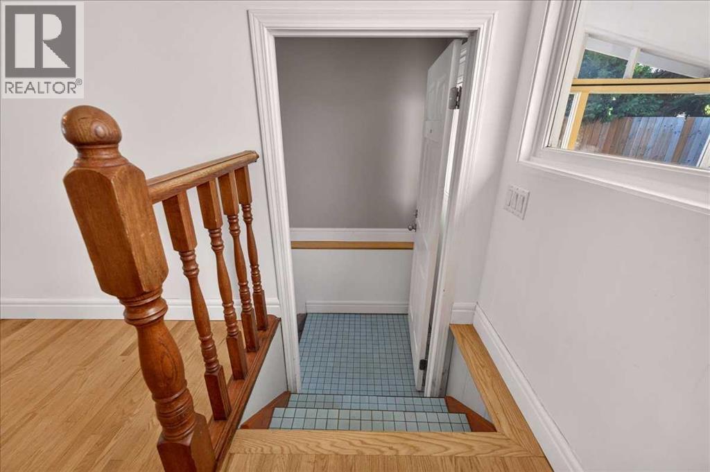 90 Armstrong Crescent Se Property Photo 21