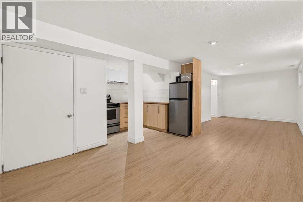 90 Armstrong Crescent Se Property Photo 22