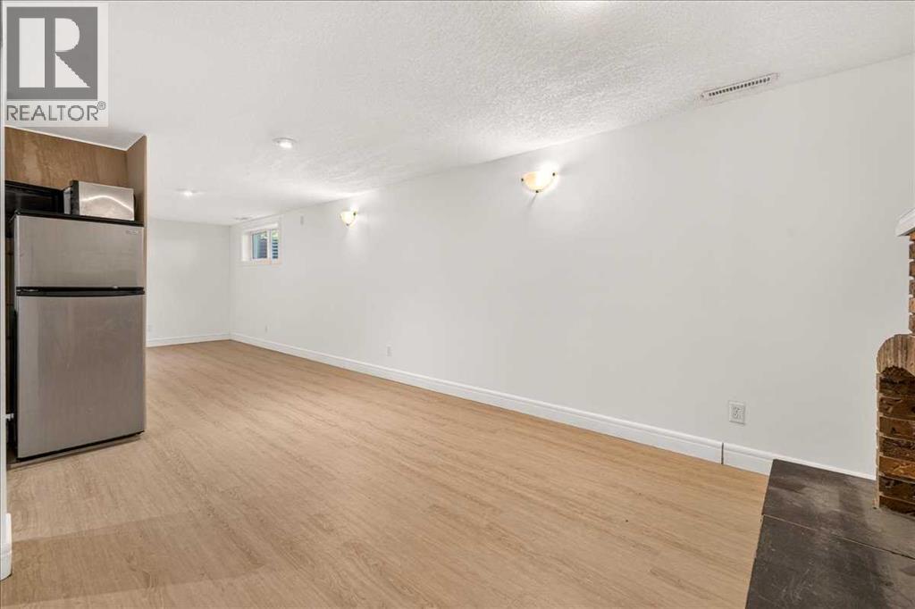 90 Armstrong Crescent Se Property Photo 27