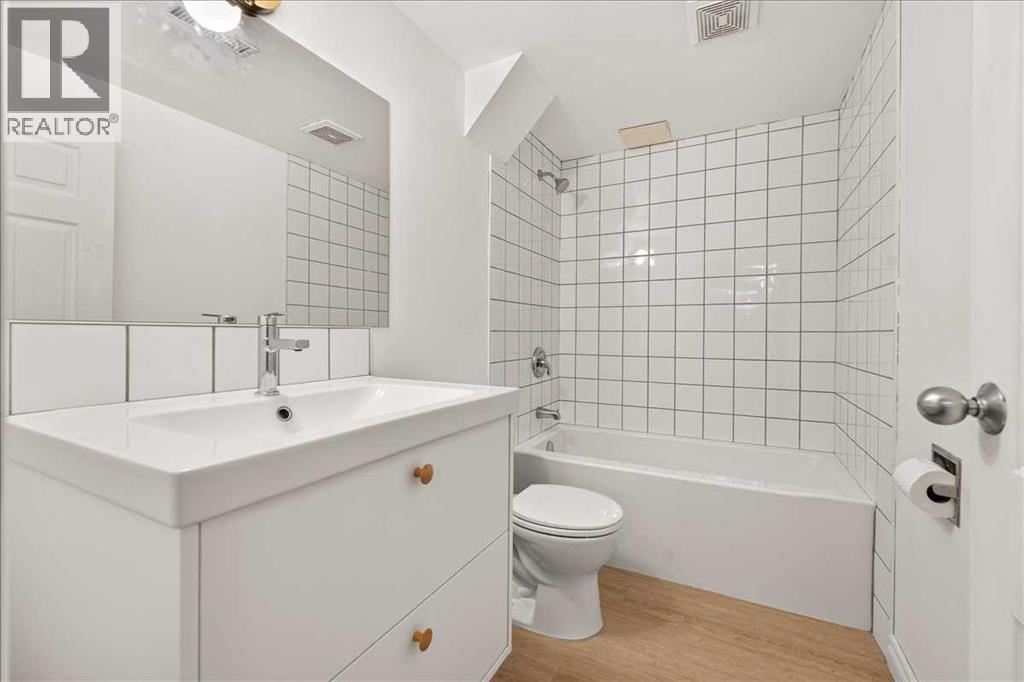 90 Armstrong Crescent Se Property Photo 28