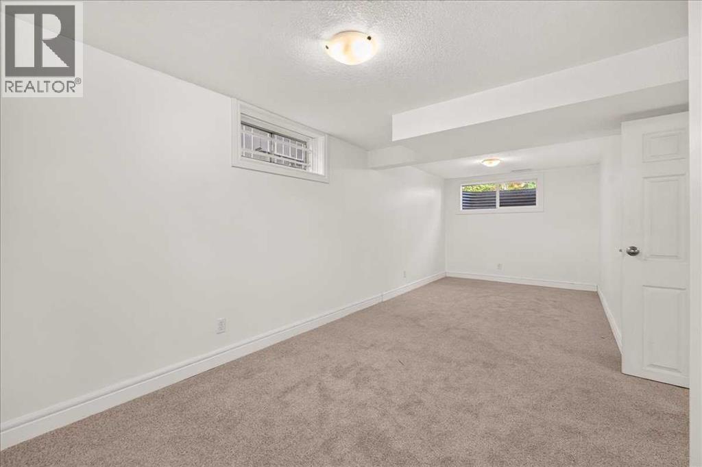 90 Armstrong Crescent Se Property Photo 29