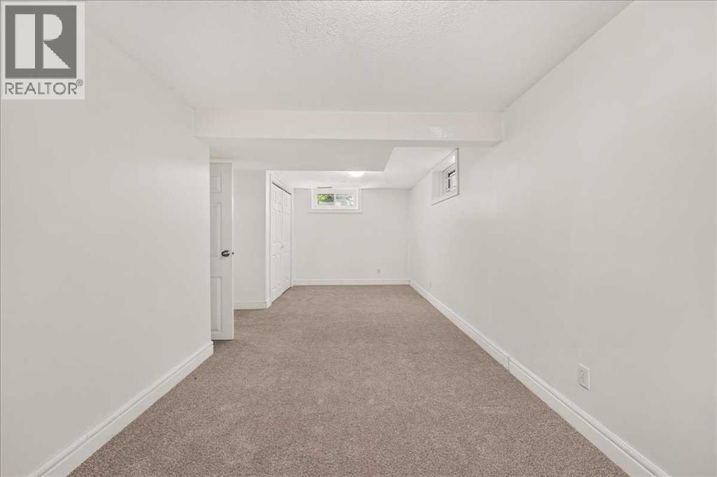 90 Armstrong Crescent Se Property Photo 30