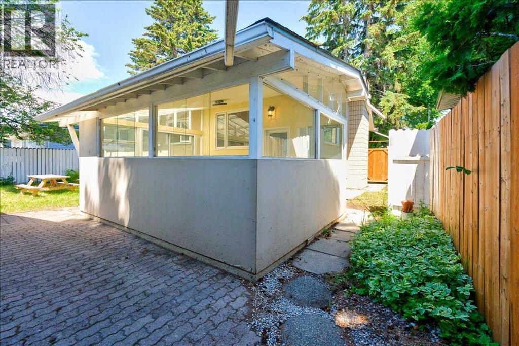 90 Armstrong Crescent Se Property Photo 32