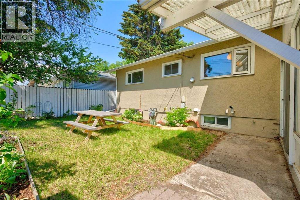 90 Armstrong Crescent Se Property Photo 34