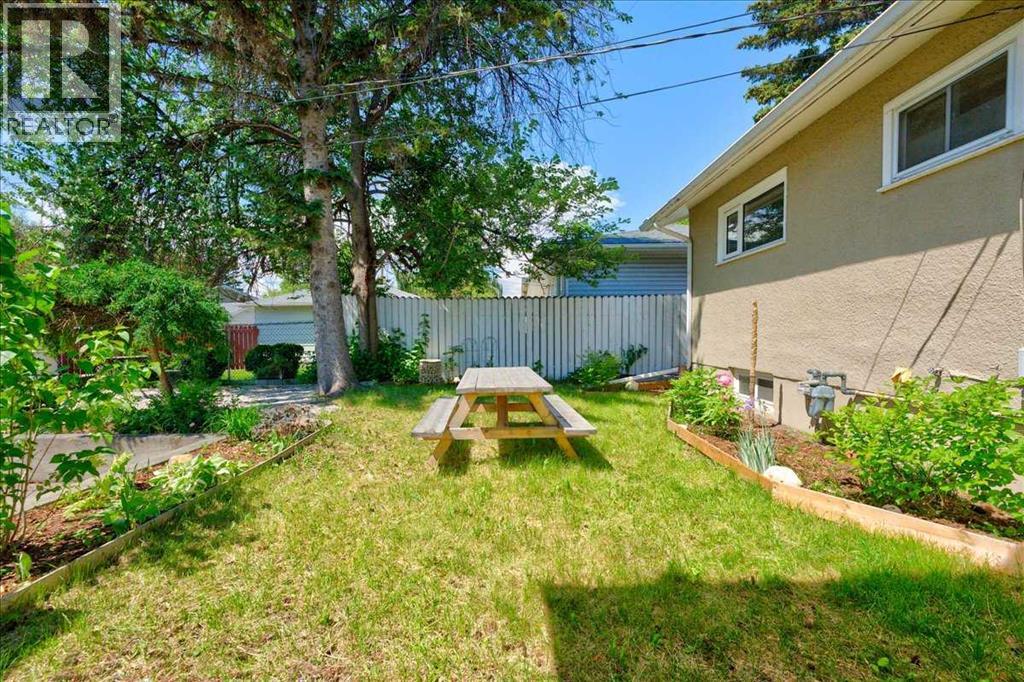 90 Armstrong Crescent Se Property Photo 35