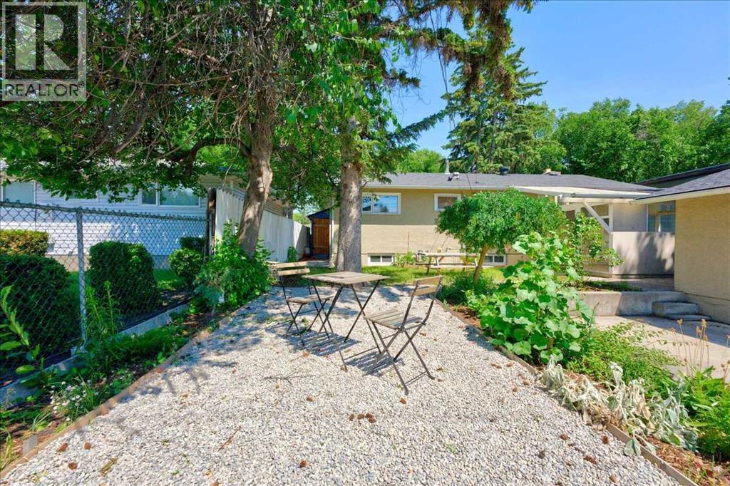90 Armstrong Crescent Se Property Photo 36