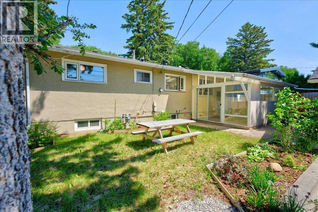 90 Armstrong Crescent Se Property Photo 37