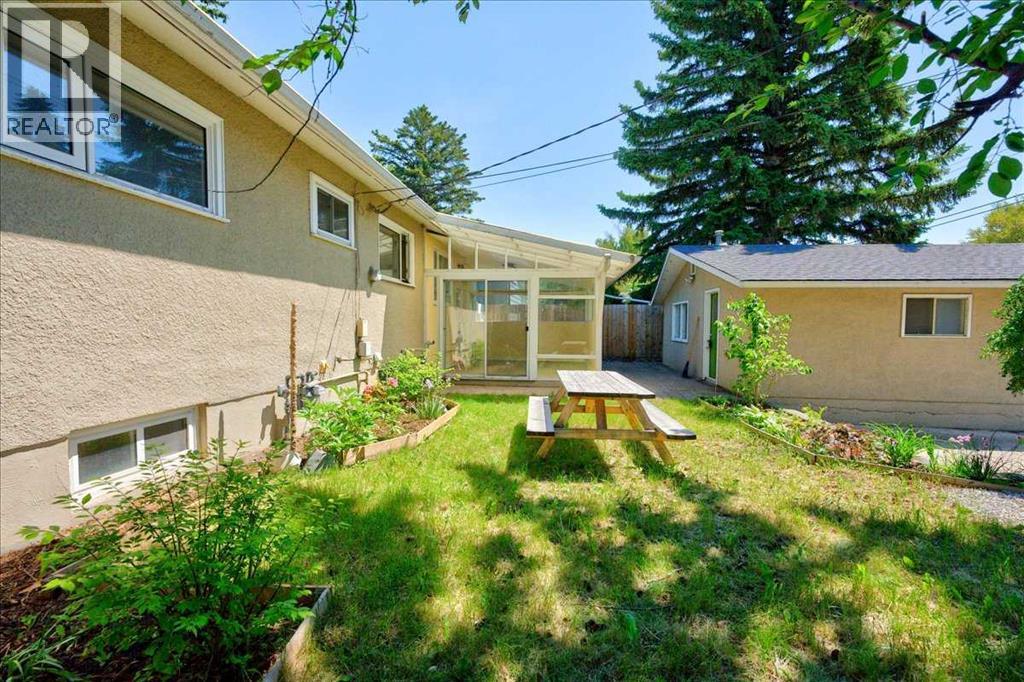 90 Armstrong Crescent Se Property Photo 38