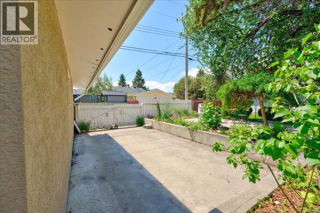 90 Armstrong Crescent Se Property Photo 41