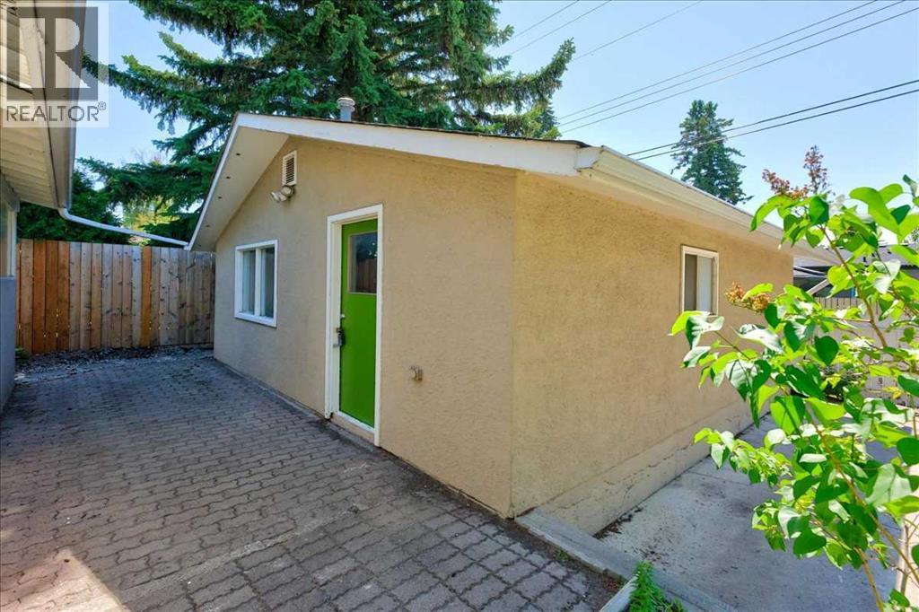 90 Armstrong Crescent Se Property Photo 42