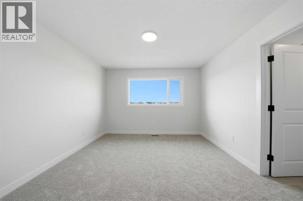 77 Pinnacle Close Property Photo 11