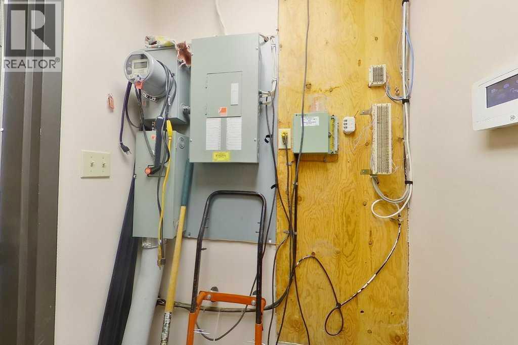 562 2 Street Se Property Photo 17