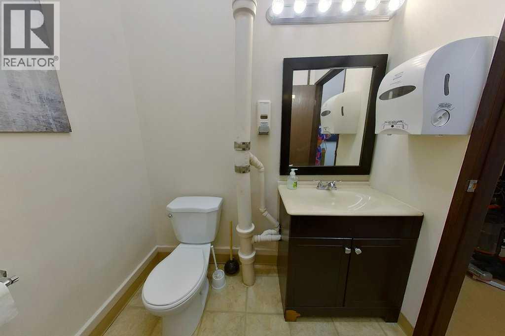 562 2 Street Se Property Photo 11