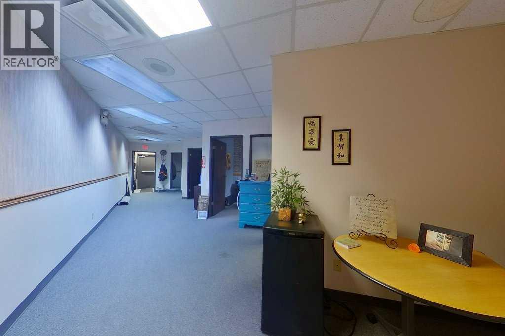 562 2 Street Se Property Photo 13
