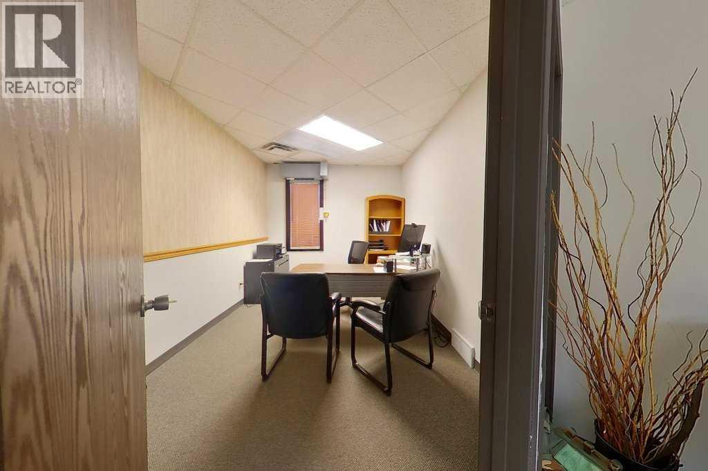 562 2 Street Se Property Photo 14