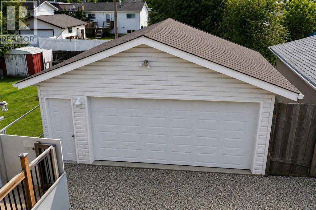 1121 56 Street Property Photo 3