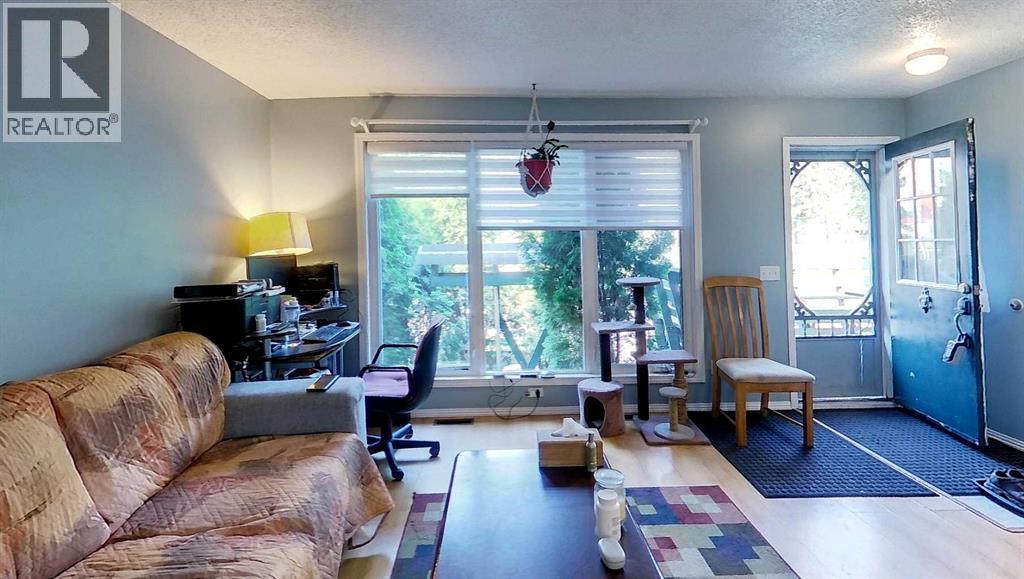 1121 56 Street Property Photo 12