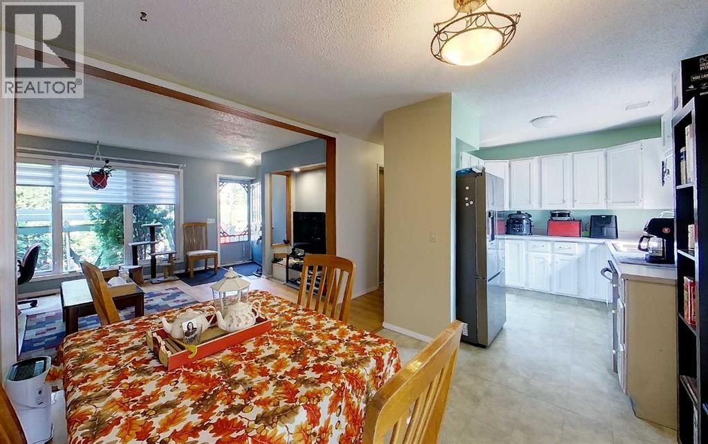 1121 56 Street Property Photo 14