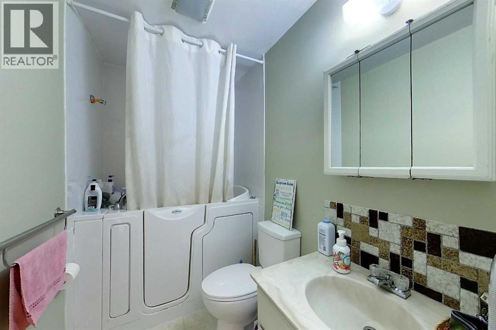 1121 56 Street Property Photo 19