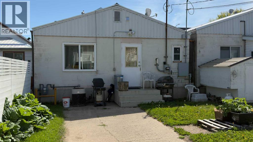 5116 50 Street Property Photo 5