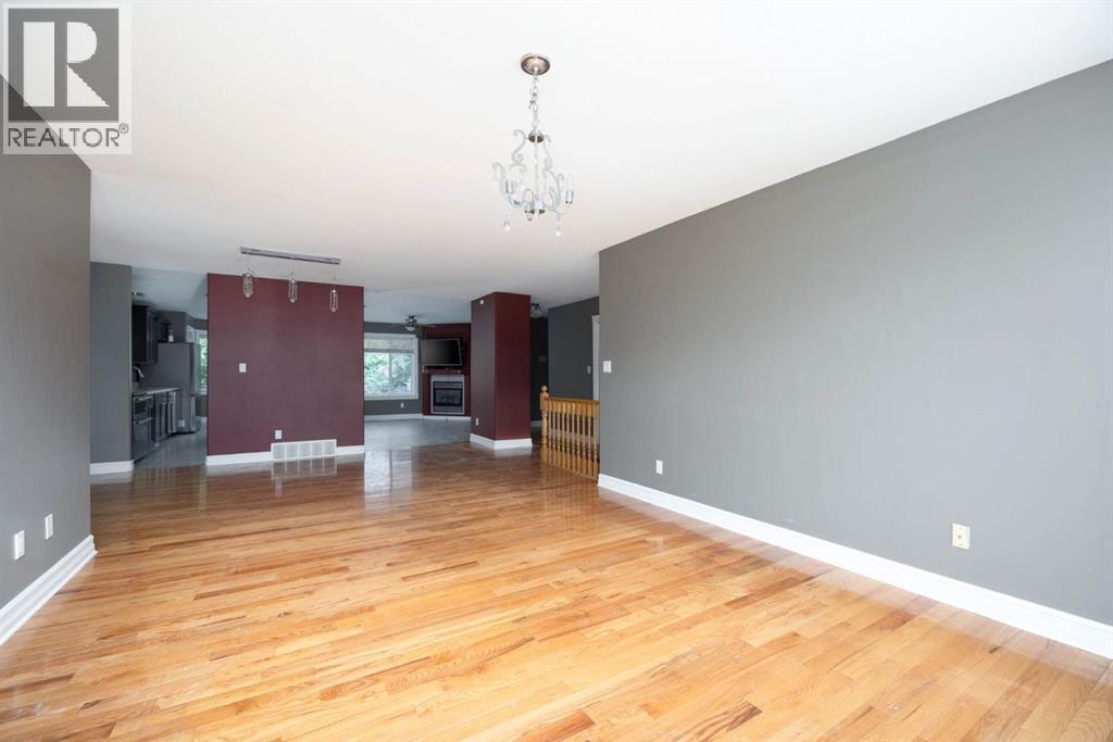 209 Laffont Bay Property Photo 3