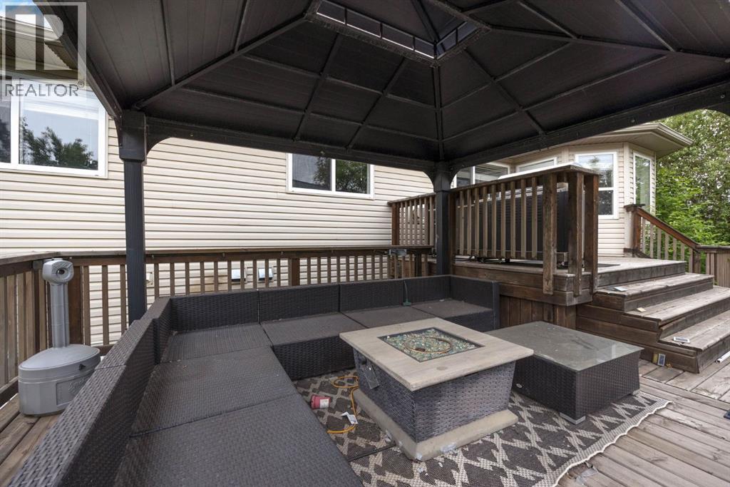 209 Laffont Bay Property Photo 36