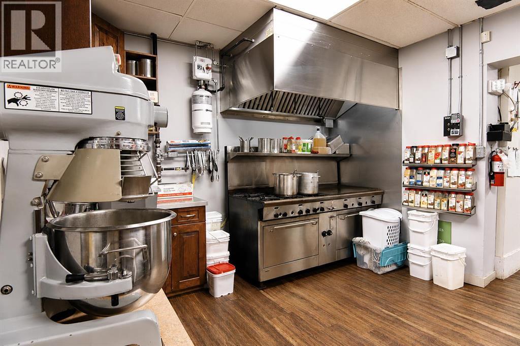 5026 51 Avenue Property Photo 1