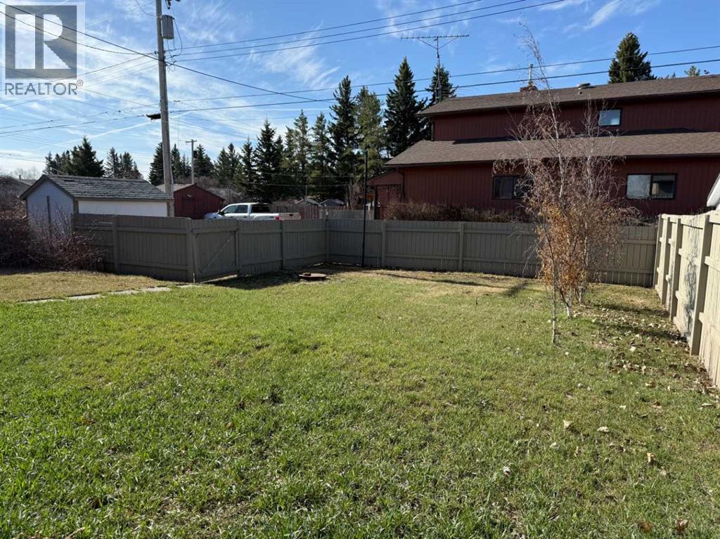 5417 52 Avenue Property Photo 2