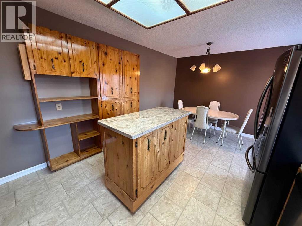 5417 52 Avenue Property Photo 6