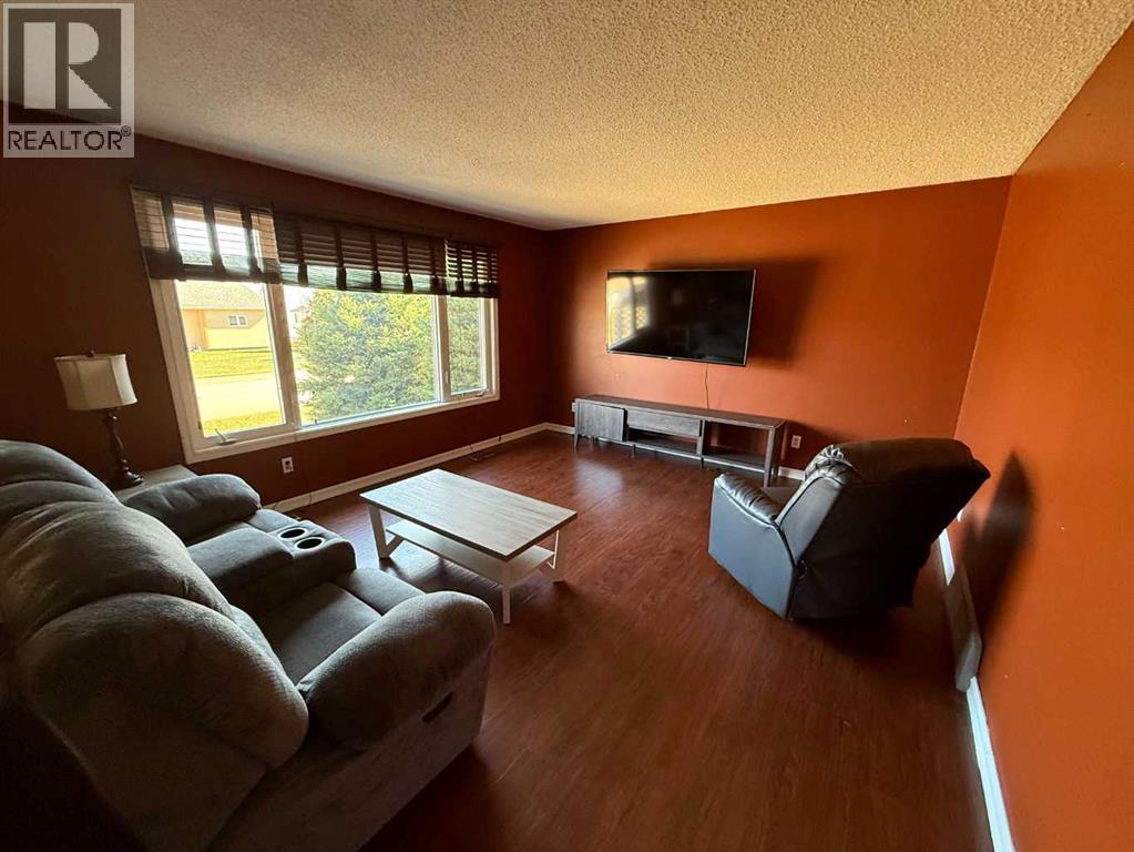5417 52 Avenue Property Photo 7