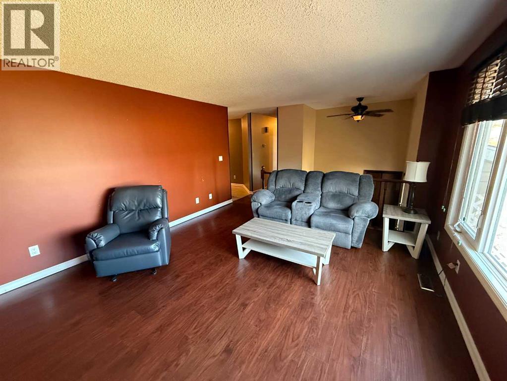 5417 52 Avenue Property Photo 8