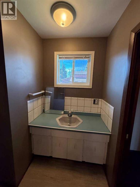 5417 52 Avenue Property Photo 16