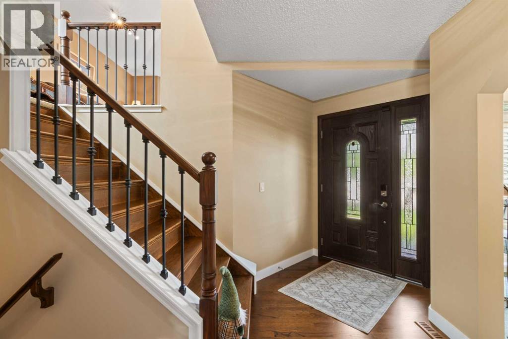 217 Douglas Glen Close Se Property Photo 5