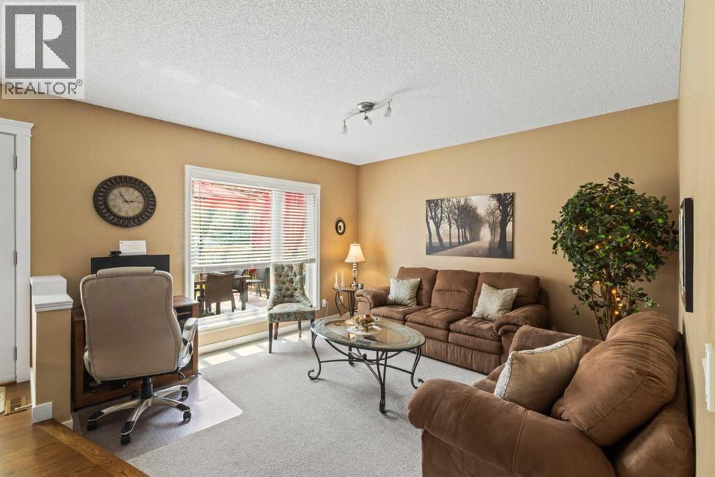 217 Douglas Glen Close Se Property Photo 8