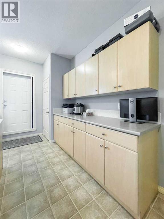 200 Lougheed Drive Property Photo 8