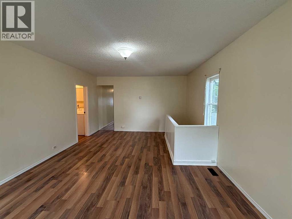 4911 53 Avenue Property Photo 7