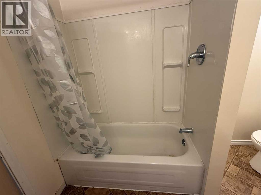 4911 53 Avenue Property Photo 8