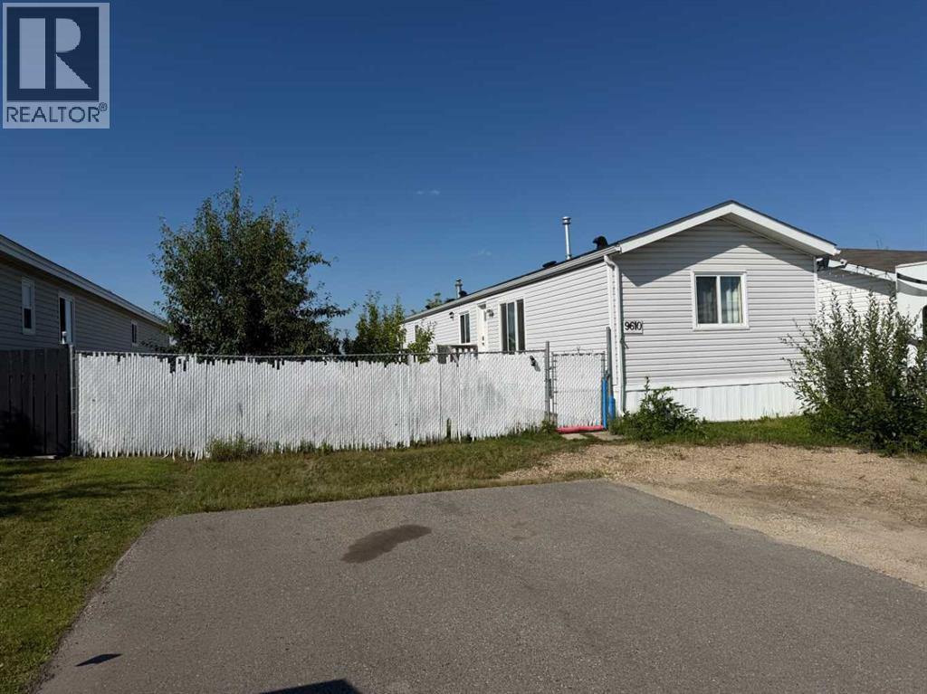 9610 101 Avenue Property Photo 1