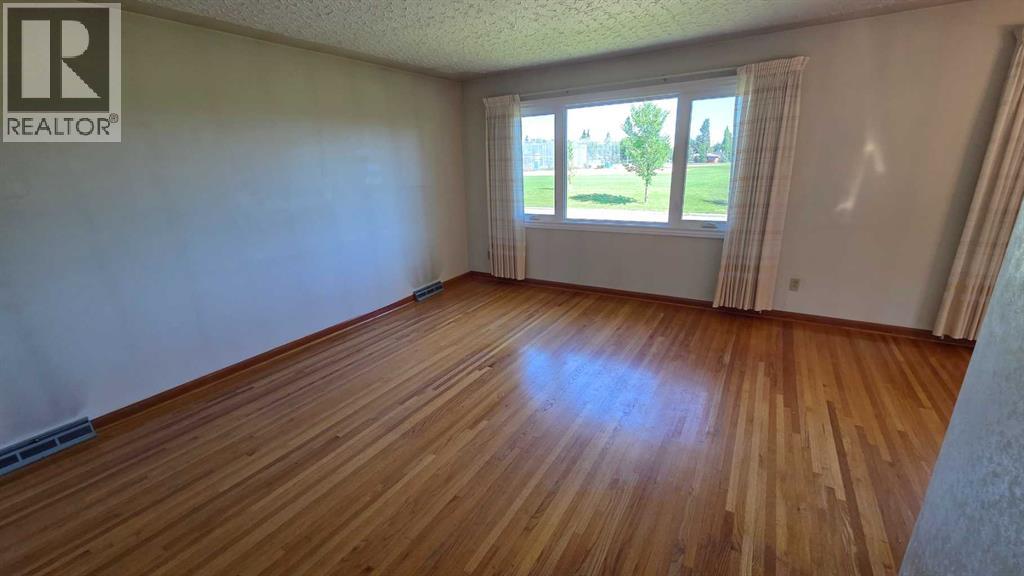 4907 10 Avenue Sw Property Photo 6