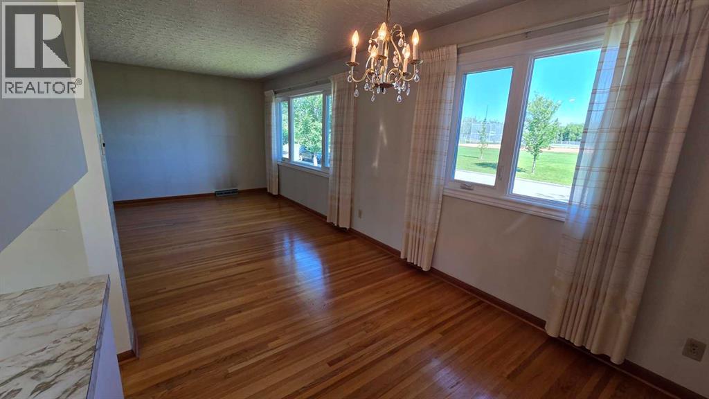 4907 10 Avenue Sw Property Photo 7