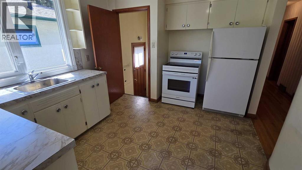 4907 10 Avenue Sw Property Photo 9