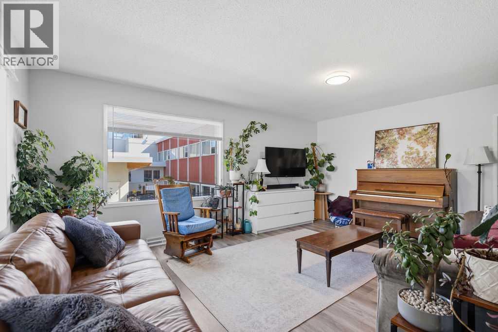 2812 19 Street Nw Property Photo 2