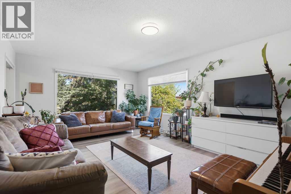 2812 19 Street Nw Property Photo 3