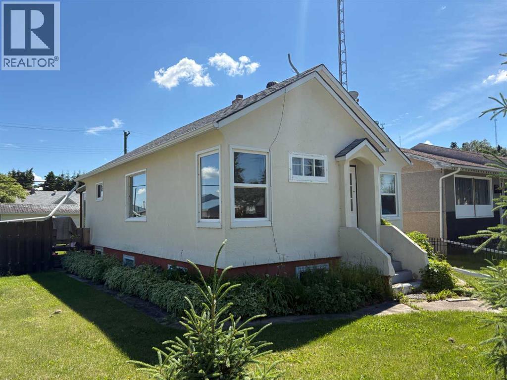 4831 52 Street Property Photo 1